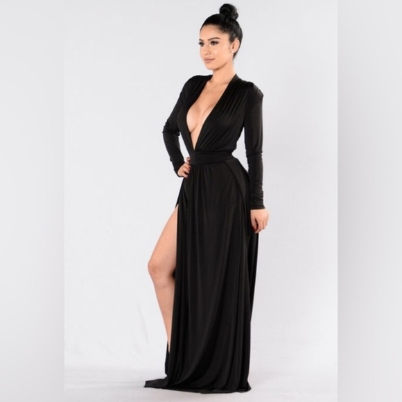 Dresses & Skirts - Elegant Black Evening Gown